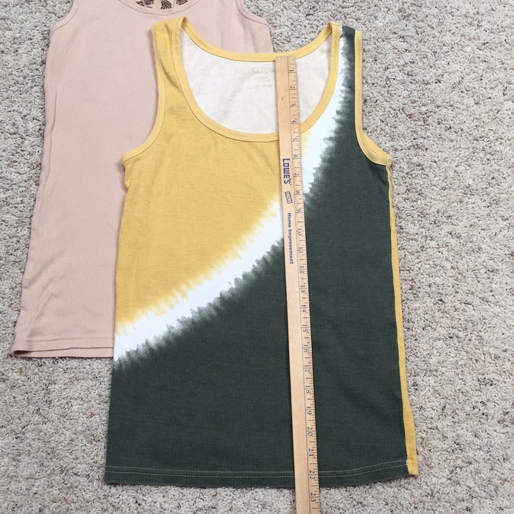 🛑FREE W/$10 purchase🛑 women’s large tank tops. - Picture 3 of 8